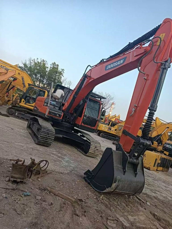 Doosan DX 225 - 履带式挖掘机:图4 Doosan DX 225 - 履带式挖掘机:图4