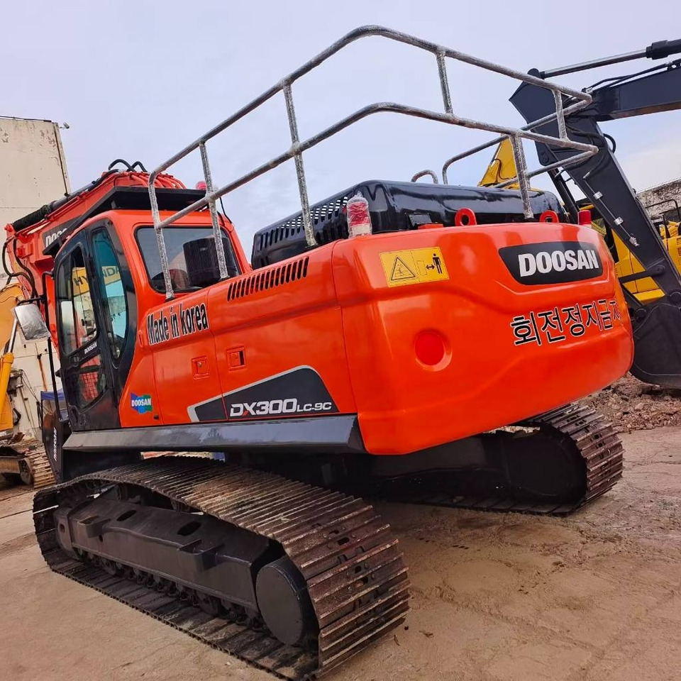 Doosan DX 300 LC - 履带式挖掘机:图1 Doosan DX 300 LC - 履带式挖掘机:图1