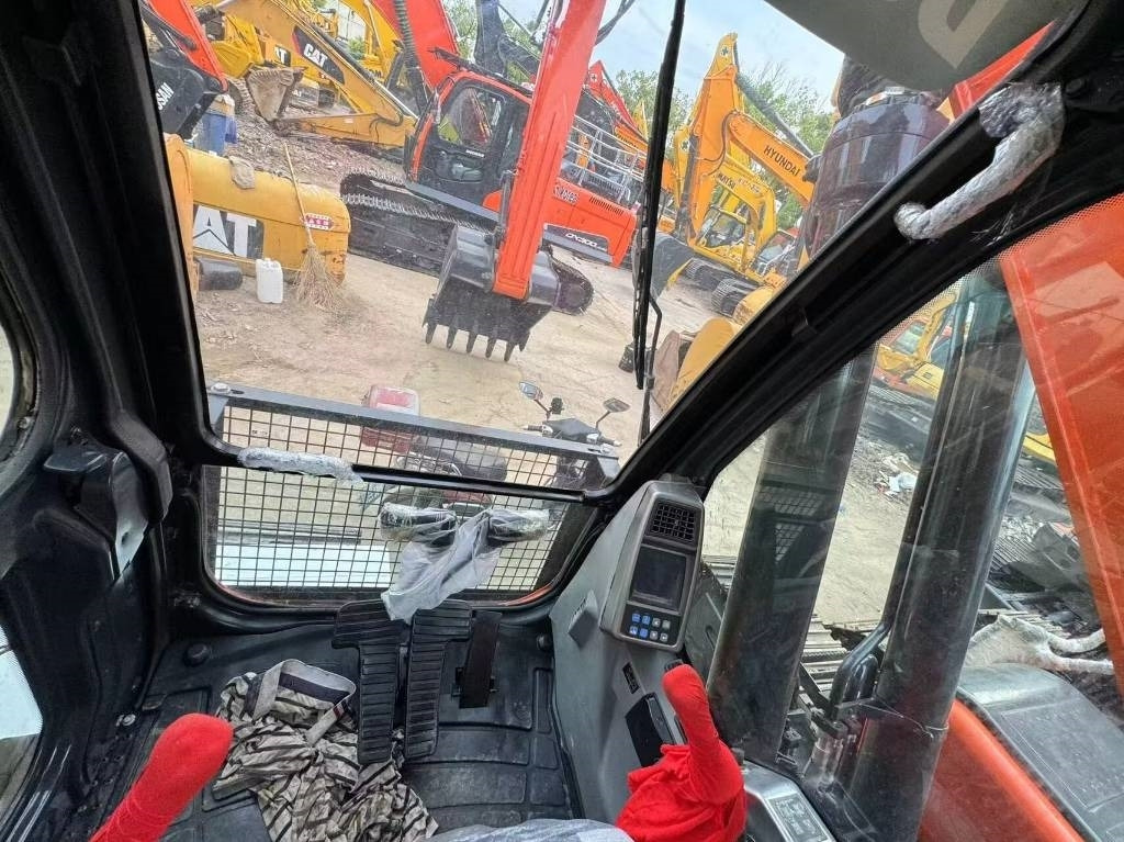 Doosan DX 300 LC - 履带式挖掘机:图2 Doosan DX 300 LC - 履带式挖掘机:图2