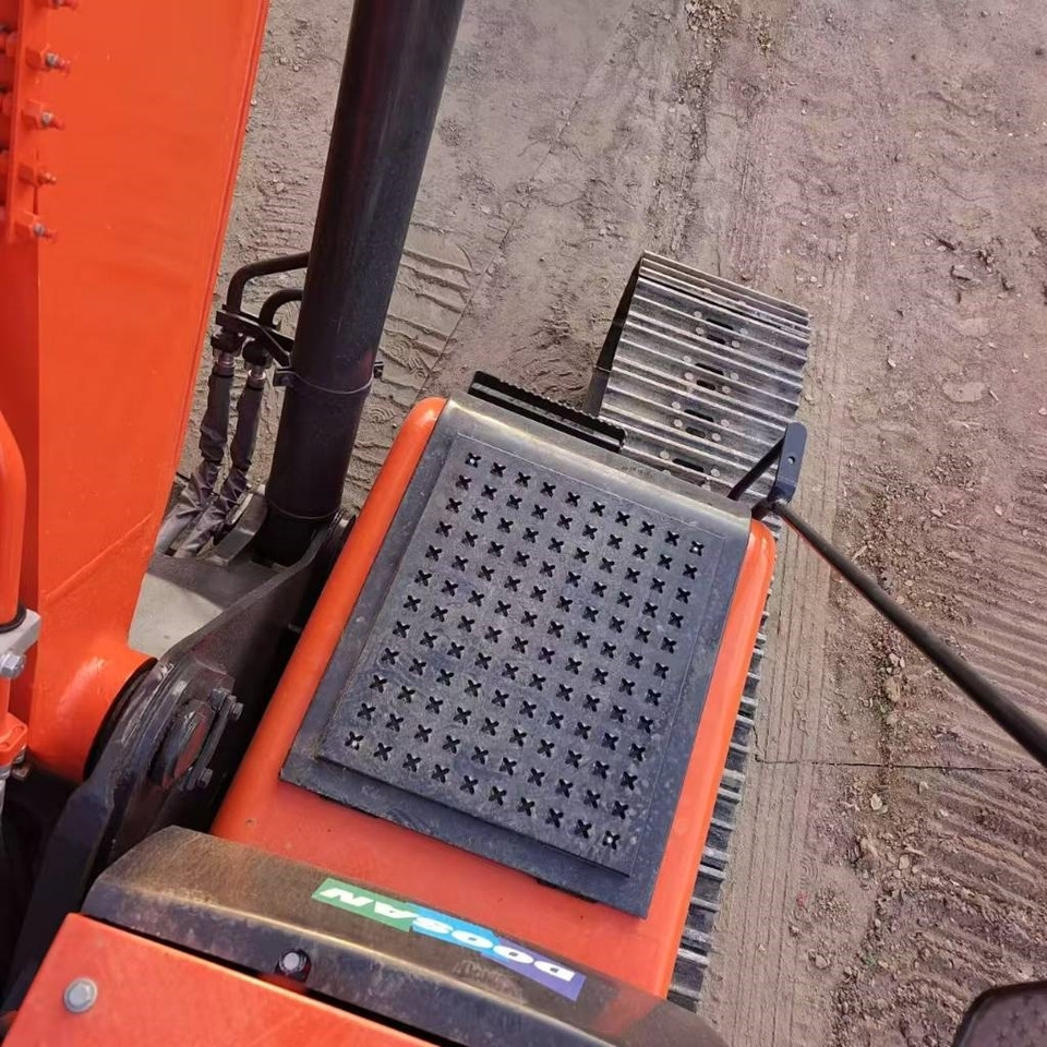 Doosan DX 300 - 履带式挖掘机:图3 Doosan DX 300 - 履带式挖掘机:图3
