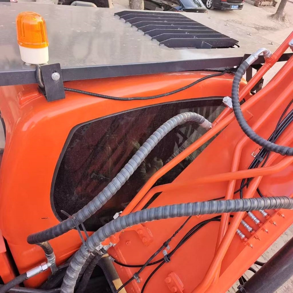 Doosan DX 300 - 履带式挖掘机:图4 Doosan DX 300 - 履带式挖掘机:图4