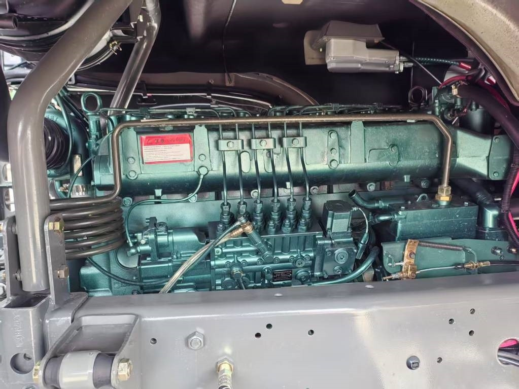 Howo 371 8x4 - 翻斗拖车:图4 Howo 371 8x4 - 翻斗拖车:图4