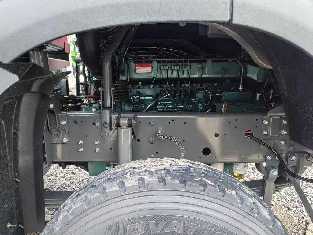 Howo 371 8x4 - 翻斗拖车:图5 Howo 371 8x4 - 翻斗拖车:图5