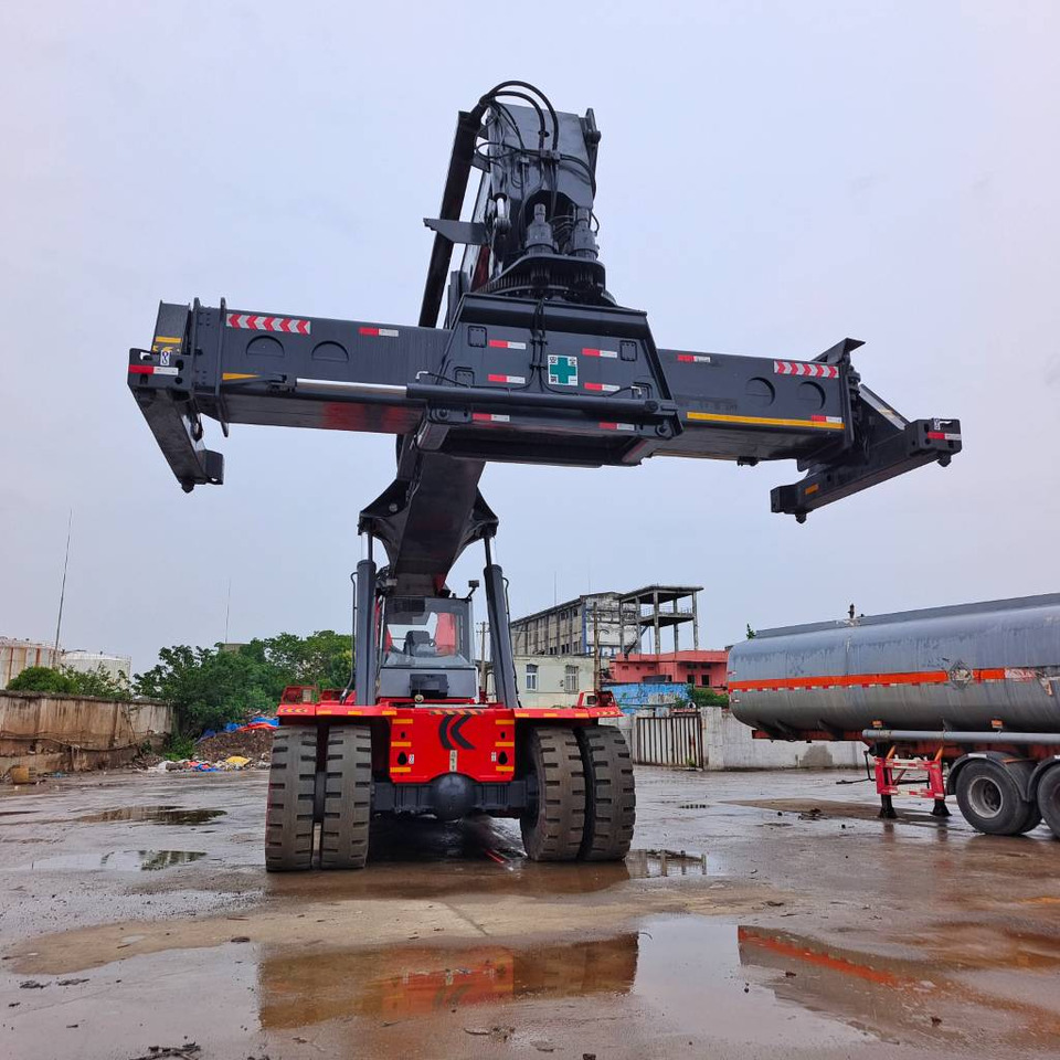 Kalmar DRF 450 - 前移式堆垛机:图2 Kalmar DRF 450 - 前移式堆垛机:图2