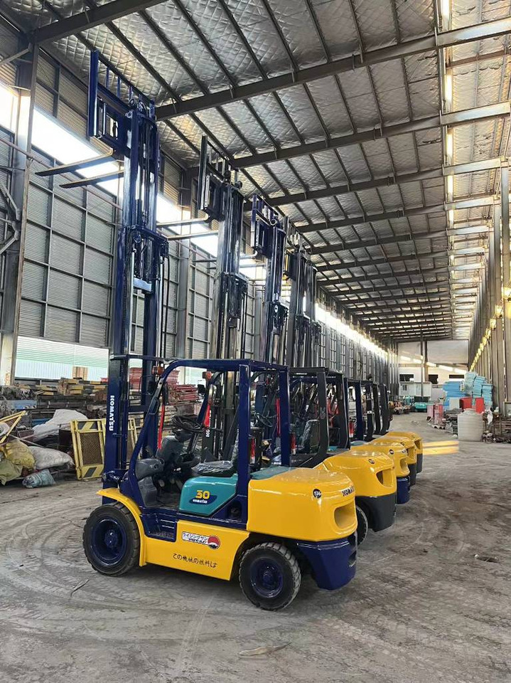 Komatsu FD 30 T-17 - 柴油叉车:图1 Komatsu FD 30 T-17 - 柴油叉车:图1