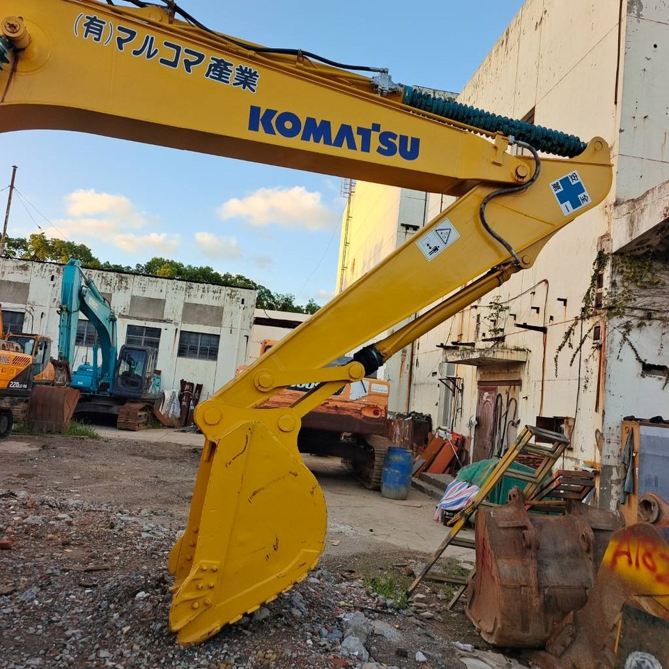 Komatsu PC 200 - 履带式挖掘机:图2 Komatsu PC 200 - 履带式挖掘机:图2