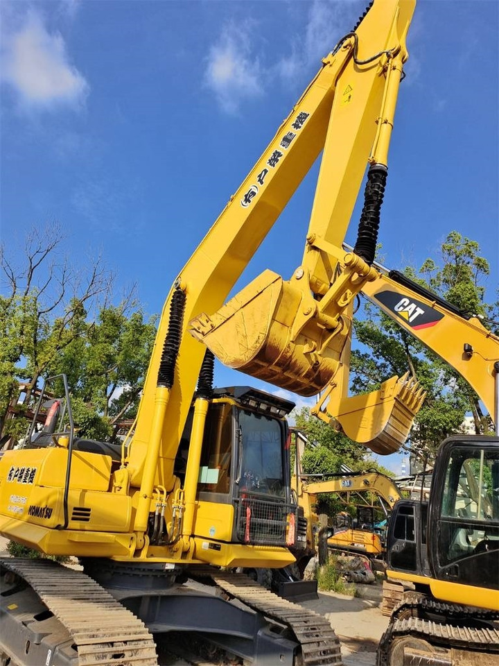 Komatsu PC 220 - 履带式挖掘机:图2 Komatsu PC 220 - 履带式挖掘机:图2