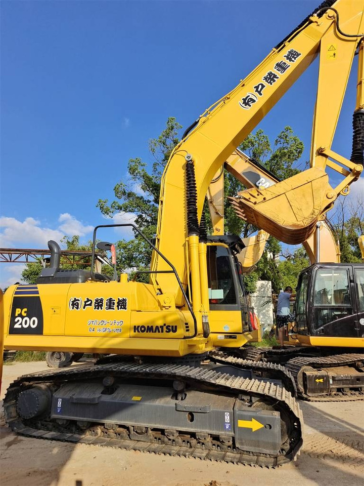 Komatsu PC 220 - 履带式挖掘机:图1 Komatsu PC 220 - 履带式挖掘机:图1