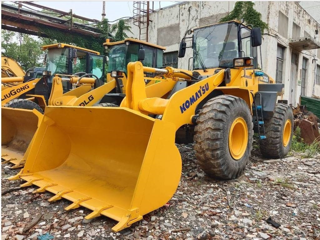 Komatsu WA 320-5 - 履带式挖掘机:图1 Komatsu WA 320-5 - 履带式挖掘机:图1