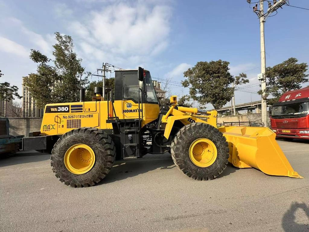 Komatsu WA 380 - 轮式装载机:图1 Komatsu WA 380 - 轮式装载机:图1