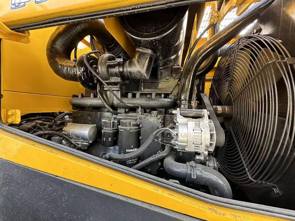 Komatsu WA 380 - 轮式装载机:图2 Komatsu WA 380 - 轮式装载机:图2