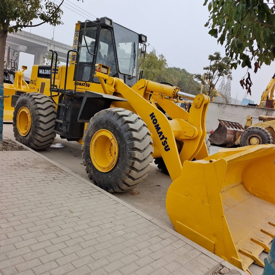 Komatsu WA 380 - 轮式装载机:图2 Komatsu WA 380 - 轮式装载机:图2