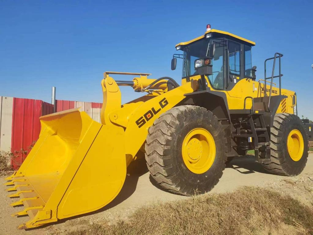 Komatsu WA 380 - 轮式装载机:图1 Komatsu WA 380 - 轮式装载机:图1