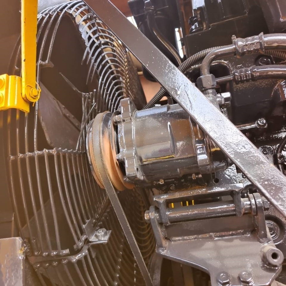 Komatsu WA 470-6 - 履带式挖掘机:图2 Komatsu WA 470-6 - 履带式挖掘机:图2