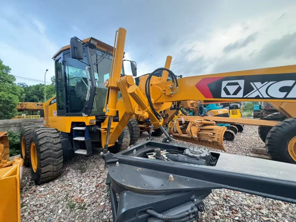 XCMG GR 2153 - 平路机:图2 XCMG GR 2153 - 平路机:图2