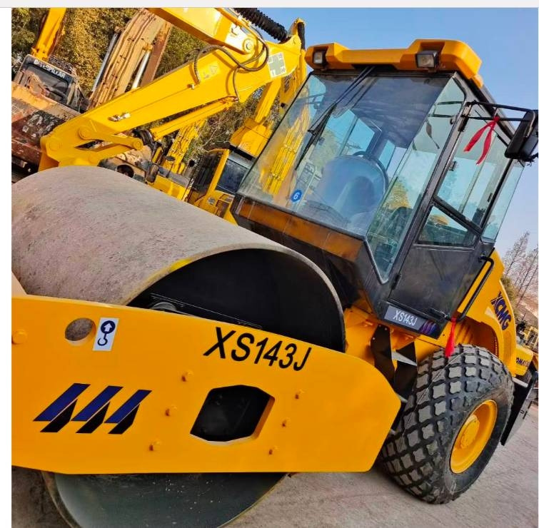 XCMG XS 142 J - 压实机:图1 XCMG XS 142 J - 压实机:图1