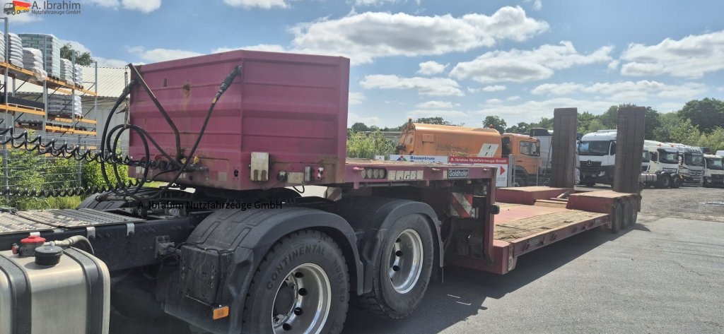 Goldhofer STZ-TBL3-33/80 Tiefbett mit Rampen Lenkung mit FB - 低装载半拖车:图1 Goldhofer STZ-TBL3-33/80 Tiefbett mit Rampen Lenkung mit FB - 低装载半拖车:图1