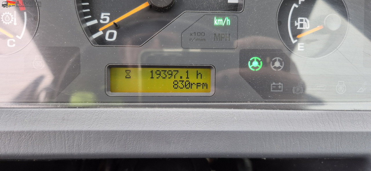 Komatsu WA 250 Zustand technisch ok, optisch 3-4 Unterlagen vorhanden - 轮式装载机:图2 Komatsu WA 250 Zustand technisch ok, optisch 3-4 Unterlagen vorhanden - 轮式装载机:图2