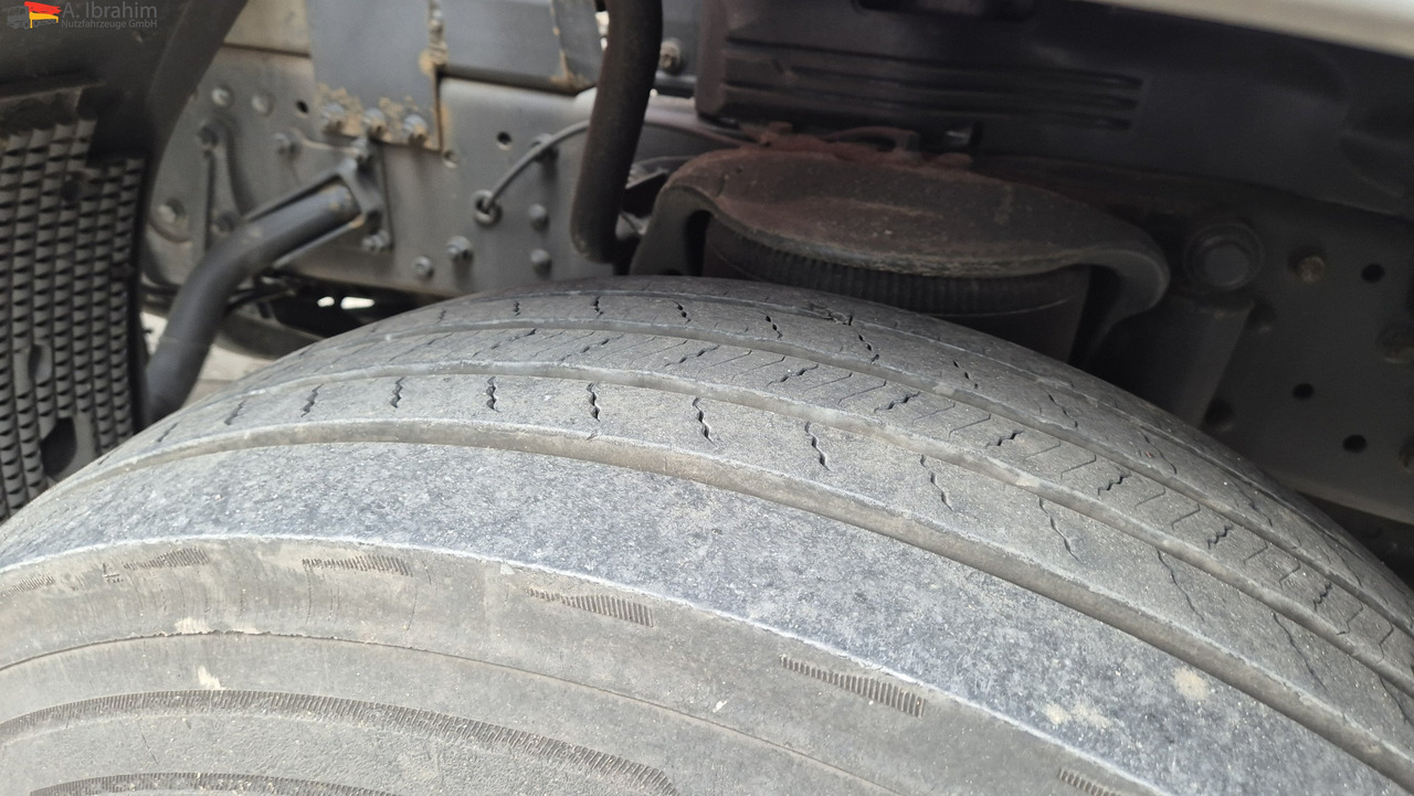 Mercedes-Benz 1833 HIAB Kran, Funk FB Scheckheft gepflegt bei Mercedes - 栏板式/ 平板卡车, 起重车:图3 Mercedes-Benz 1833 HIAB Kran, Funk FB Scheckheft gepflegt bei Mercedes - 栏板式/ 平板卡车, 起重车:图3