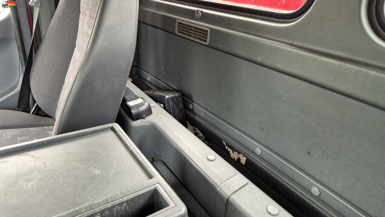 Mercedes-Benz 1833 HIAB Kran, Funk FB Scheckheft gepflegt bei Mercedes - 栏板式/ 平板卡车, 起重车:图4 Mercedes-Benz 1833 HIAB Kran, Funk FB Scheckheft gepflegt bei Mercedes - 栏板式/ 平板卡车, 起重车:图4