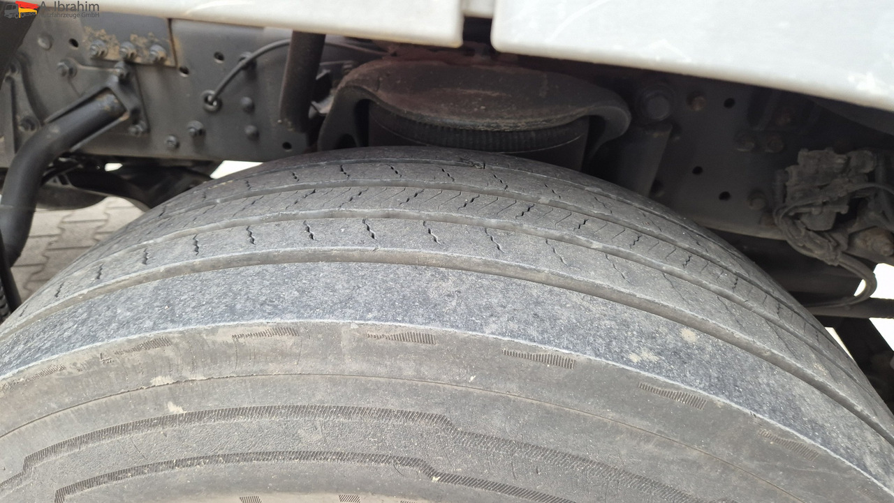 栏板式/ 平板卡车, 起重车 Mercedes-Benz 1833 HIAB Kran, Funk FB Scheckheft gepflegt bei Mercedes:图7 栏板式/ 平板卡车, 起重车 Mercedes-Benz 1833 HIAB Kran, Funk FB Scheckheft gepflegt bei Mercedes:图7