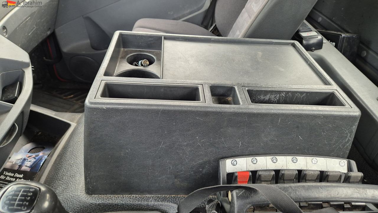 栏板式/ 平板卡车, 起重车 Mercedes-Benz 1833 HIAB Kran, Funk FB Scheckheft gepflegt bei Mercedes:图15 栏板式/ 平板卡车, 起重车 Mercedes-Benz 1833 HIAB Kran, Funk FB Scheckheft gepflegt bei Mercedes:图15