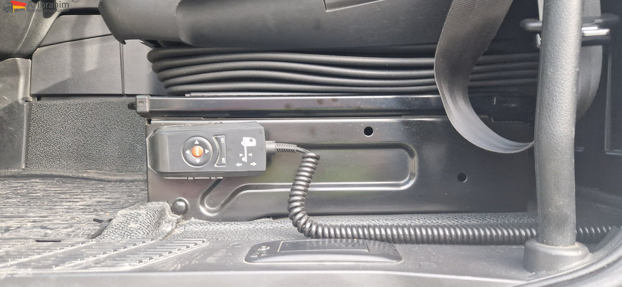 牵引车 Mercedes-Benz 1843 DB 1843 mit PTU für Kompressor：图6