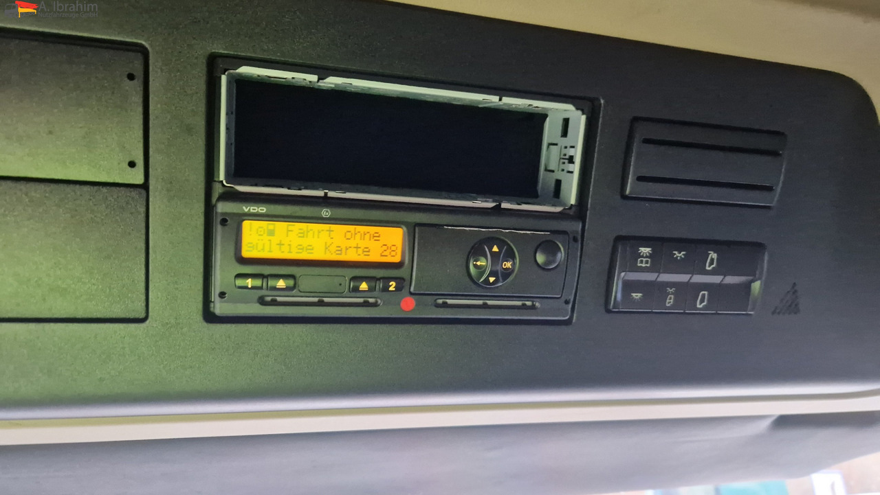Mercedes-Benz 1845 Retarder Klima, Kühlschrank Edscha, Retarder, LBW, Zustand gut - 侧帘卡车:图4 Mercedes-Benz 1845 Retarder Klima, Kühlschrank Edscha, Retarder, LBW, Zustand gut - 侧帘卡车:图4