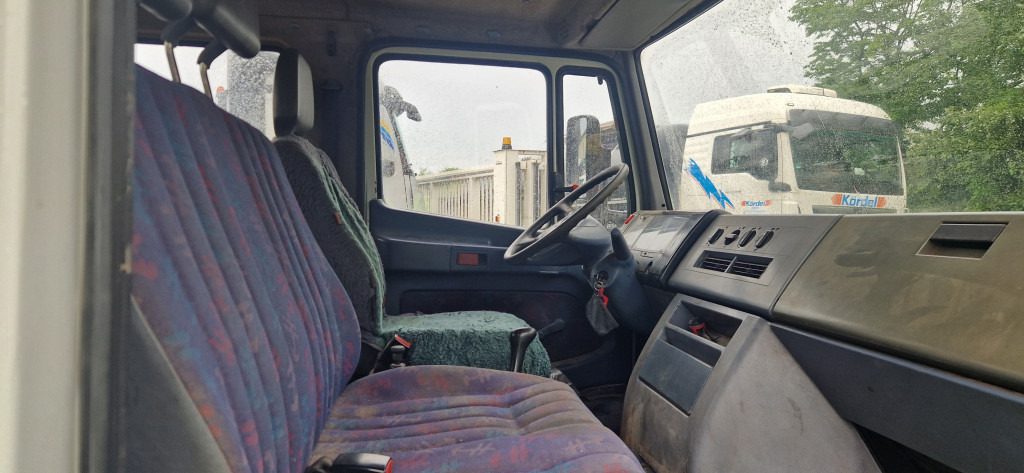 Mercedes-Benz 615D Doka Pritsche, Zustand gut - 平板货车, 康比货车:图2 Mercedes-Benz 615D Doka Pritsche, Zustand gut - 平板货车, 康比货车:图2