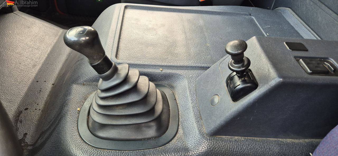 Mercedes-Benz 823 LBW | Radstand 4900 mm | 7.2 m Pritsche Klima | 3 Pedals - 侧帘货车:图3 Mercedes-Benz 823 LBW | Radstand 4900 mm | 7.2 m Pritsche Klima | 3 Pedals - 侧帘货车:图3