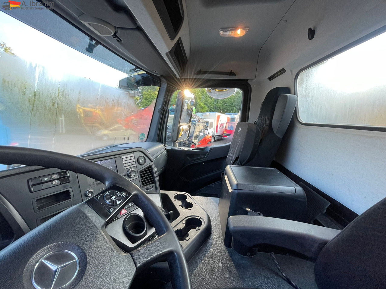 Mercedes-Benz AROCS 4143 8x4 Carnehl Kipper 20 m³ - 翻斗车:图3 Mercedes-Benz AROCS 4143 8x4 Carnehl Kipper 20 m³ - 翻斗车:图3