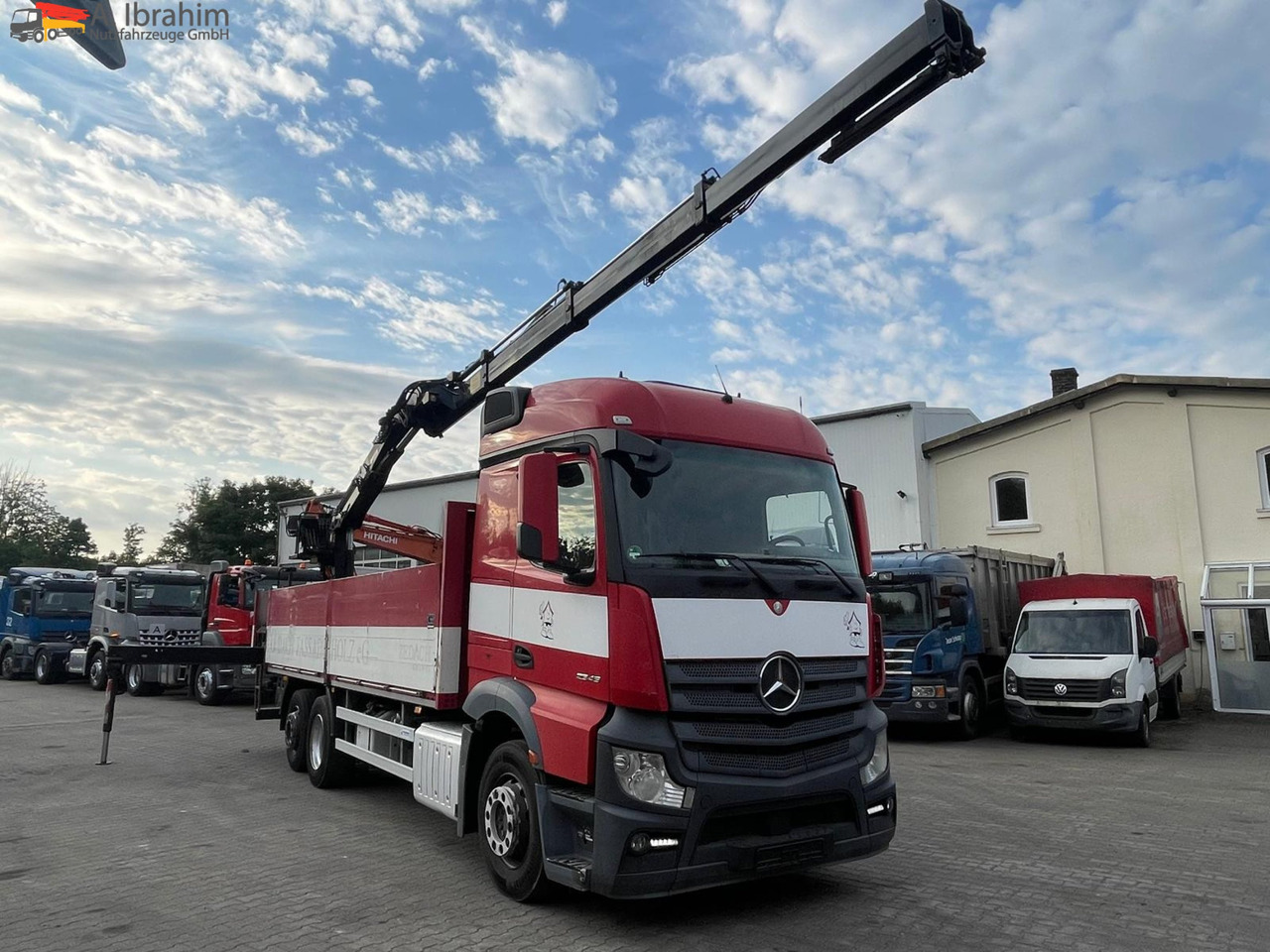 Mercedes-Benz Actros 2545 6x2 Pritsche Kran HIAB 166 - 栏板式/ 平板卡车, 起重车:图1 Mercedes-Benz Actros 2545 6x2 Pritsche Kran HIAB 166 - 栏板式/ 平板卡车, 起重车:图1