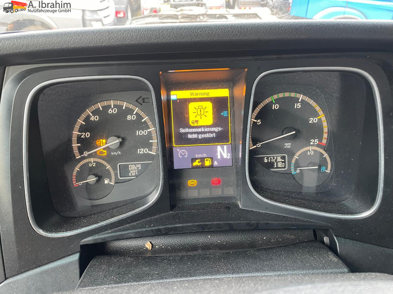 Mercedes-Benz Actros 2545 6x2 Pritsche Kran HIAB 166 - 栏板式/ 平板卡车, 起重车:图2 Mercedes-Benz Actros 2545 6x2 Pritsche Kran HIAB 166 - 栏板式/ 平板卡车, 起重车:图2