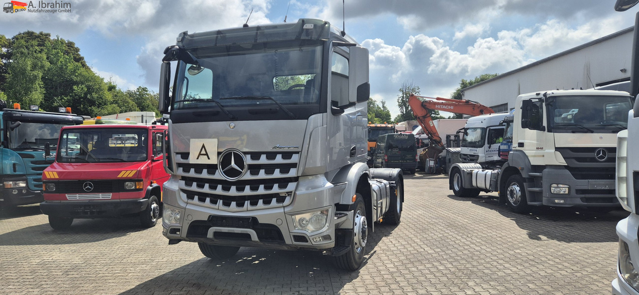 Mercedes-Benz DB 1842H 4x4 Hydrodrive Scheckheft bei Mercedes - 牵引车:图1 Mercedes-Benz DB 1842H 4x4 Hydrodrive Scheckheft bei Mercedes - 牵引车:图1