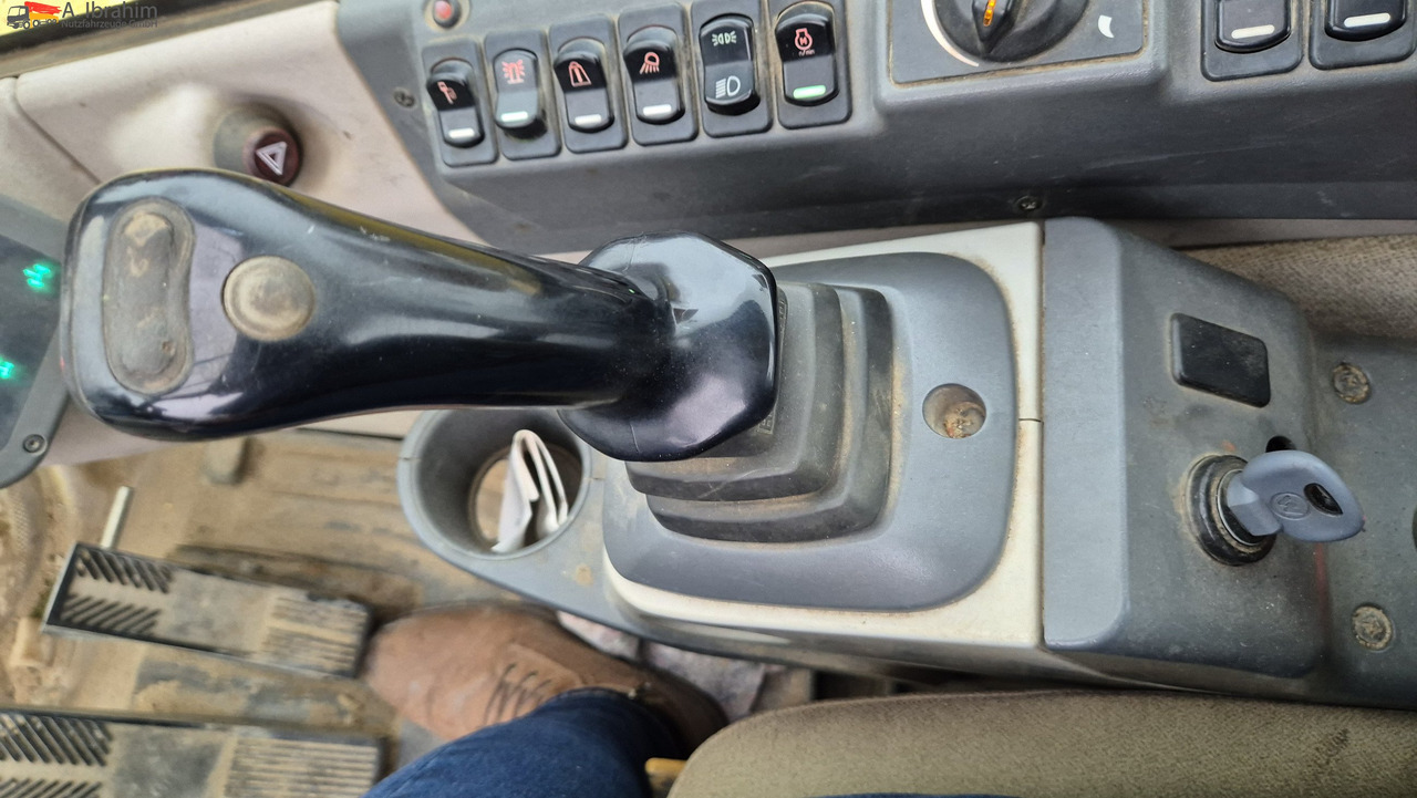 New Holland MH 2.6 Zustand gut, deutsche Maschine incl. Greifer und Dreservo - 轮式挖掘机:图3 New Holland MH 2.6 Zustand gut, deutsche Maschine incl. Greifer und Dreservo - 轮式挖掘机:图3