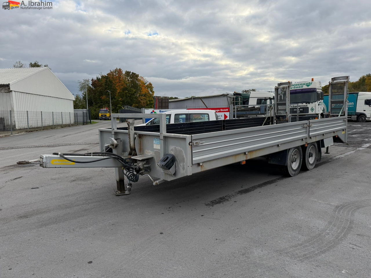 Obermaier TUE110 SDAH Tieflader | | Trommelbremse | Rampen | 7.2 Plattform | Stützfuß vorne - 低装载拖车:图1 Obermaier TUE110 SDAH Tieflader | | Trommelbremse | Rampen | 7.2 Plattform | Stützfuß vorne - 低装载拖车:图1