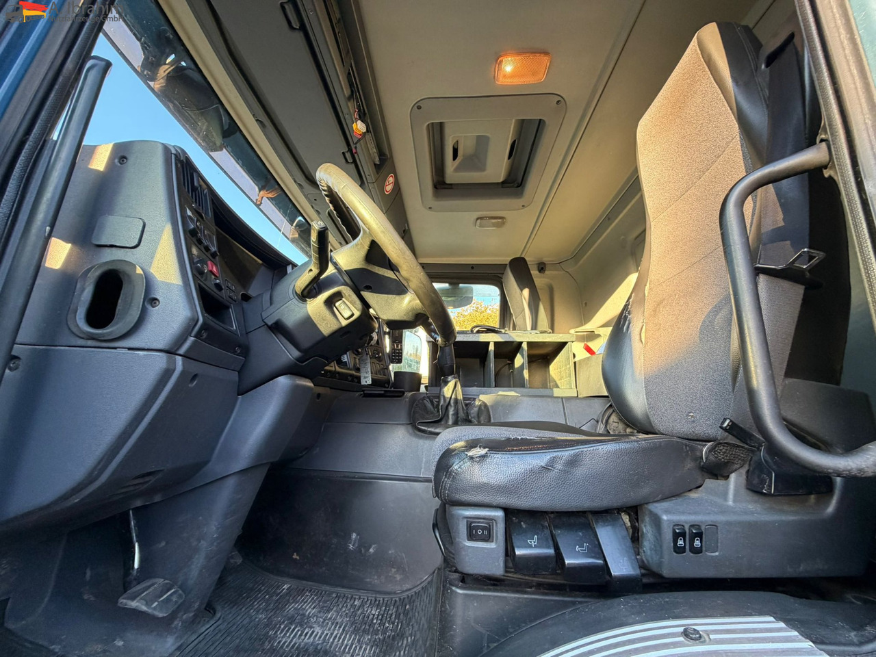 Scania B4X2 Edelstahlkipper für Tierkörperbeseitigung Kran MKG - 垃圾车:图2 Scania B4X2 Edelstahlkipper für Tierkörperbeseitigung Kran MKG - 垃圾车:图2