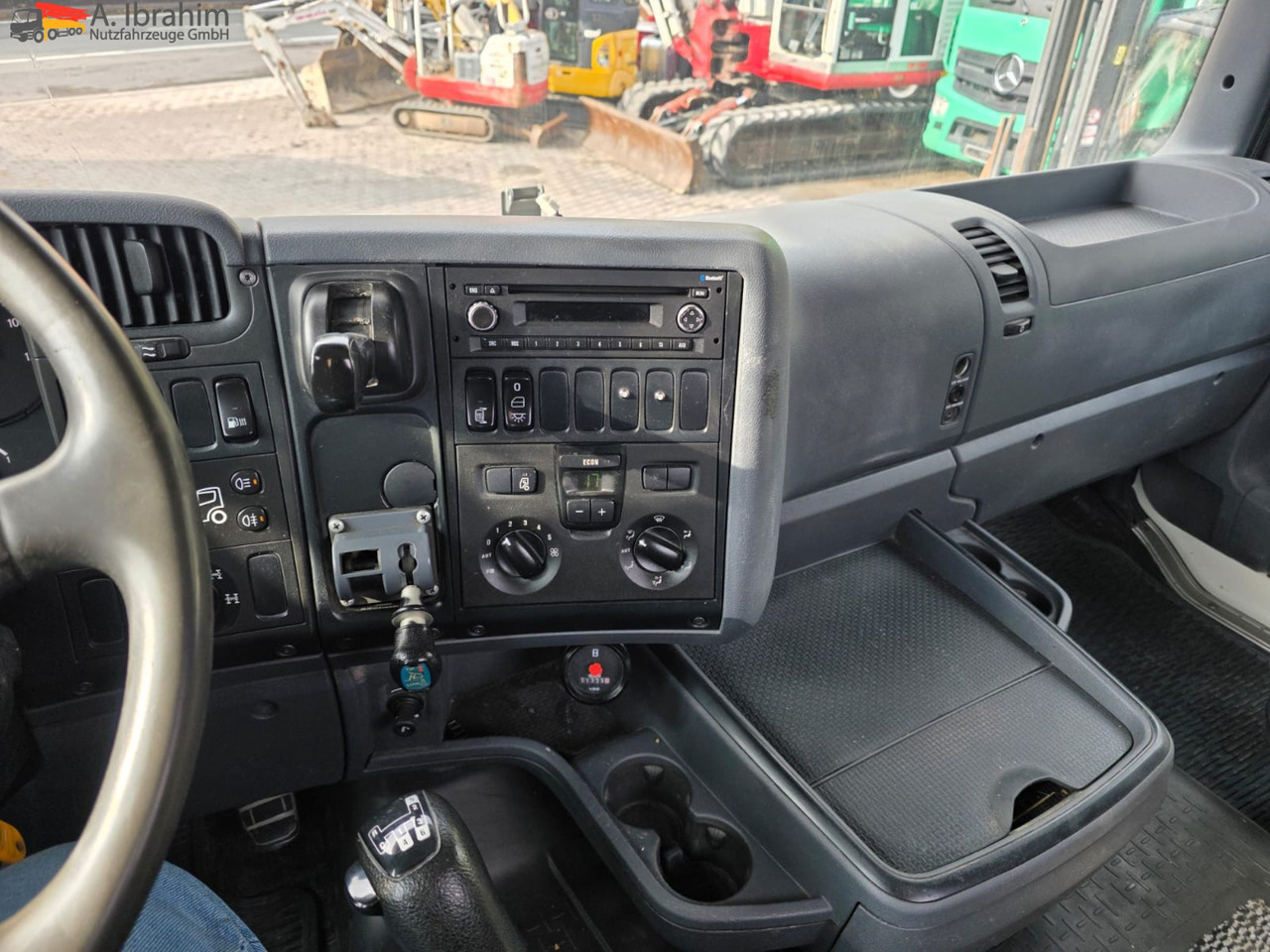 Scania R560 | 6x4 | V8 | Blatt Blatt | Schaltgetriebe | Kipphydraulik | Klima | Trommelbremse| 3 Pedals - 牵引车:图3 Scania R560 | 6x4 | V8 | Blatt Blatt | Schaltgetriebe | Kipphydraulik | Klima | Trommelbremse| 3 Pedals - 牵引车:图3