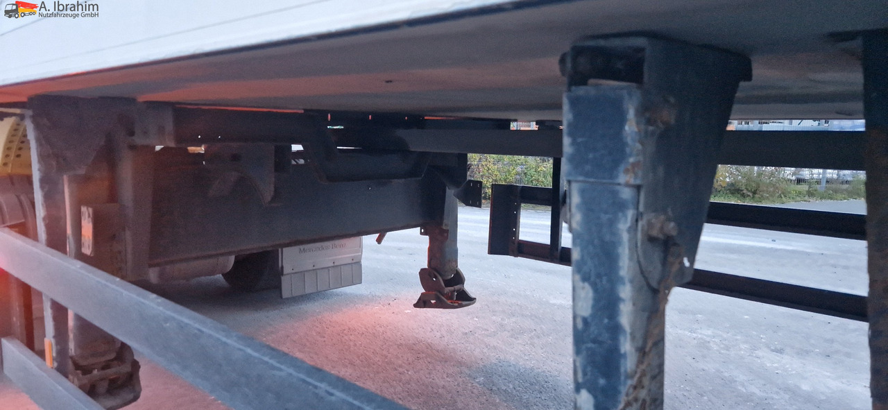 Schmitz SKO 24 Citysattel, 3. Achse zwangsgelenkt Frigoblock - 半挂车:图2 Schmitz SKO 24 Citysattel, 3. Achse zwangsgelenkt Frigoblock - 半挂车:图2