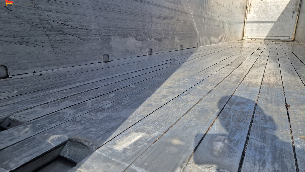 Schmitz SW 24 Schubboden, Liftachse,Ersatzradhalterung Kabelfernbedienung, Trichter - 活动底半拖车:图2 Schmitz SW 24 Schubboden, Liftachse,Ersatzradhalterung Kabelfernbedienung, Trichter - 活动底半拖车:图2