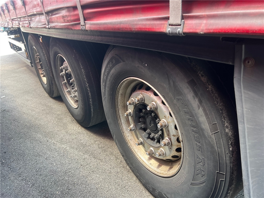 SCHMITZ CARGOBULL SCB-S3T TETO ELEVAR - 侧帘半拖车:图5 SCHMITZ CARGOBULL SCB-S3T TETO ELEVAR - 侧帘半拖车:图5