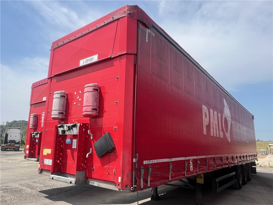 SCHMITZ CARGOBULL SCB-S3T TETO ELEVAR - 侧帘半拖车:图1 SCHMITZ CARGOBULL SCB-S3T TETO ELEVAR - 侧帘半拖车:图1