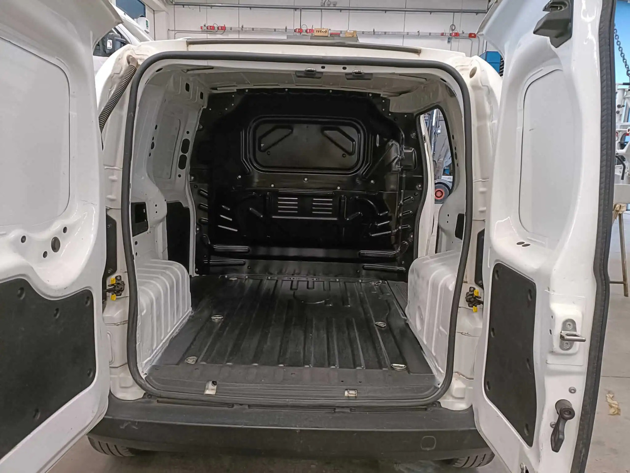 FIAT FIORINO SX - 无侧窗厢式货车:图4 FIAT FIORINO SX - 无侧窗厢式货车:图4