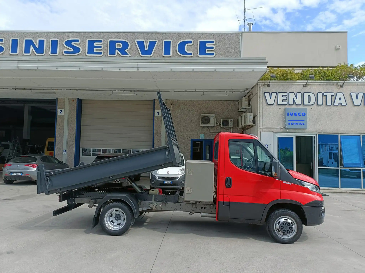 IVECO DAILY 35C12 RIBALTABILE - 翻斗货车:图3 IVECO DAILY 35C12 RIBALTABILE - 翻斗货车:图3