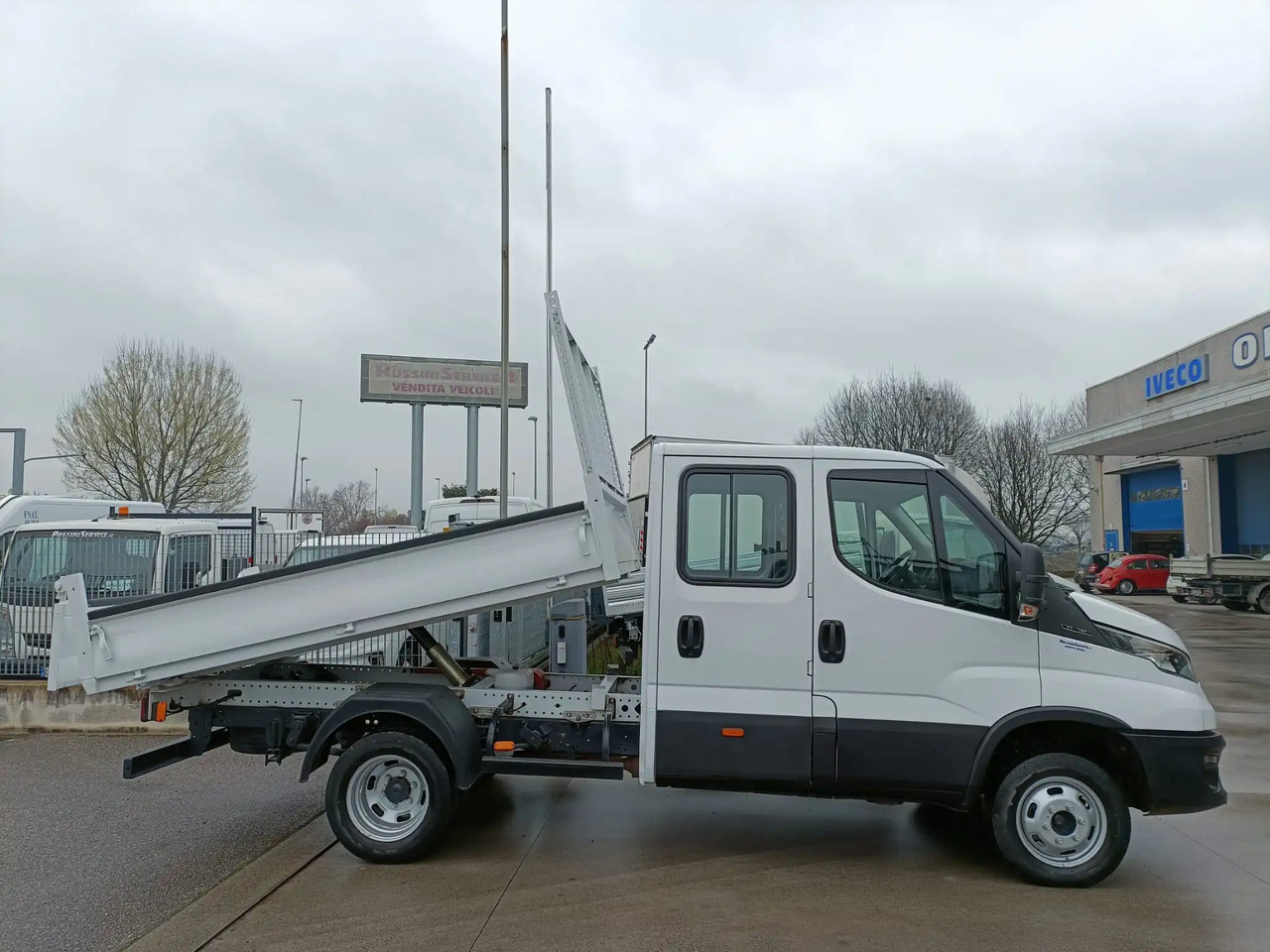 IVECO DAILY 35C14 DOPPIA CABINA RIBALTABILE 2.3 - 翻斗货车:图3 IVECO DAILY 35C14 DOPPIA CABINA RIBALTABILE 2.3 - 翻斗货车:图3