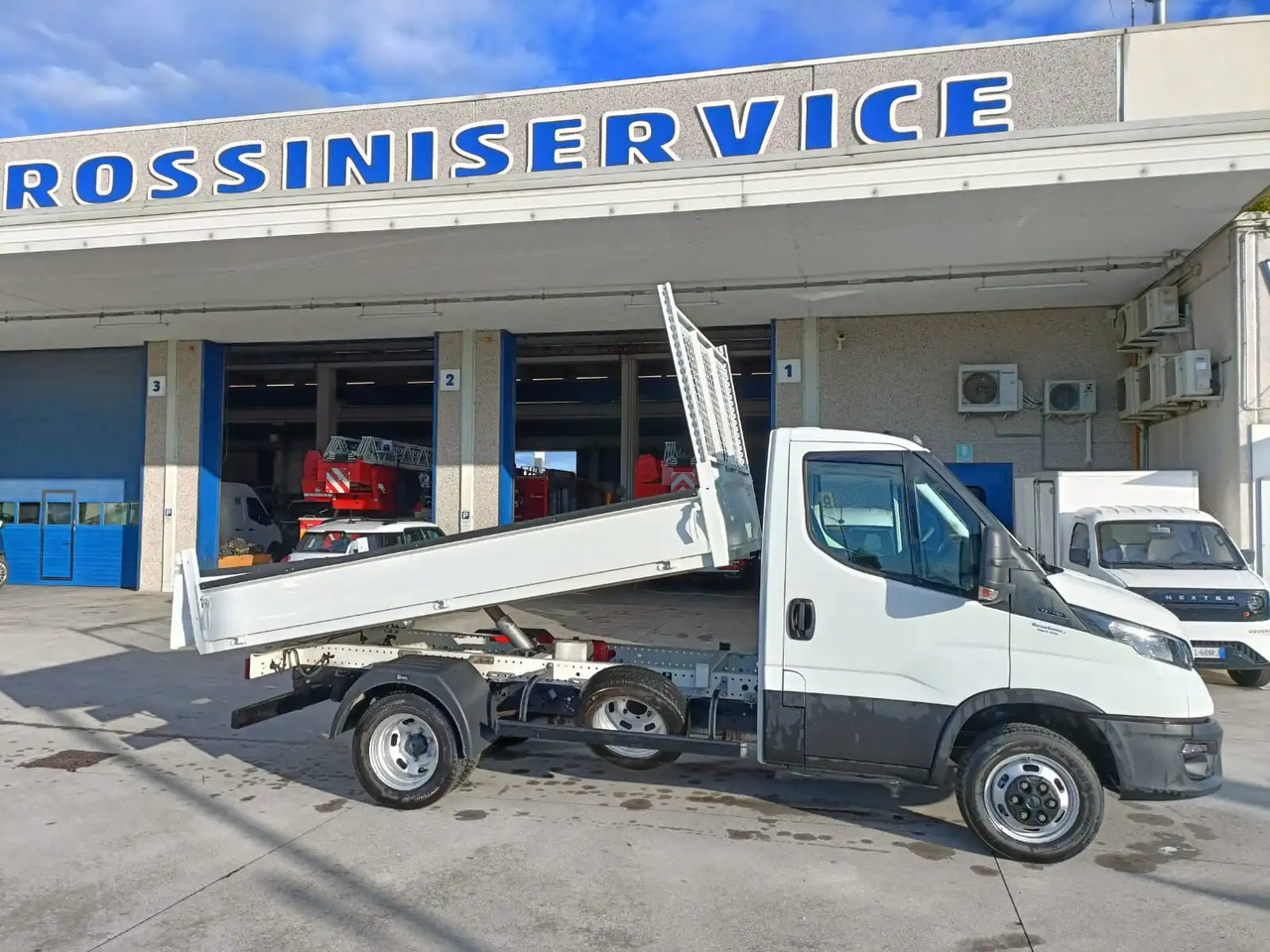 IVECO DAILY 35C14 - 翻斗货车:图2 IVECO DAILY 35C14 - 翻斗货车:图2
