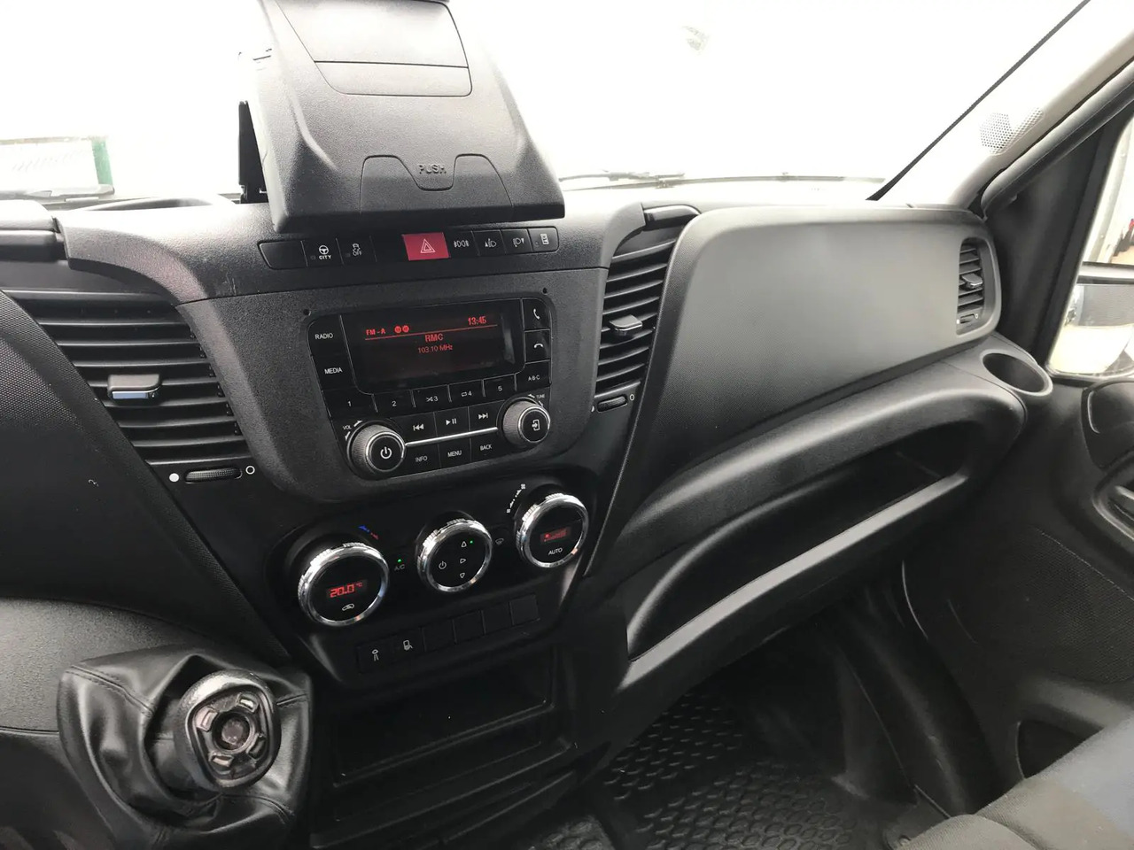 IVECO DAILY 35C16 CC 3000 - 侧帘货车:图4 IVECO DAILY 35C16 CC 3000 - 侧帘货车:图4
