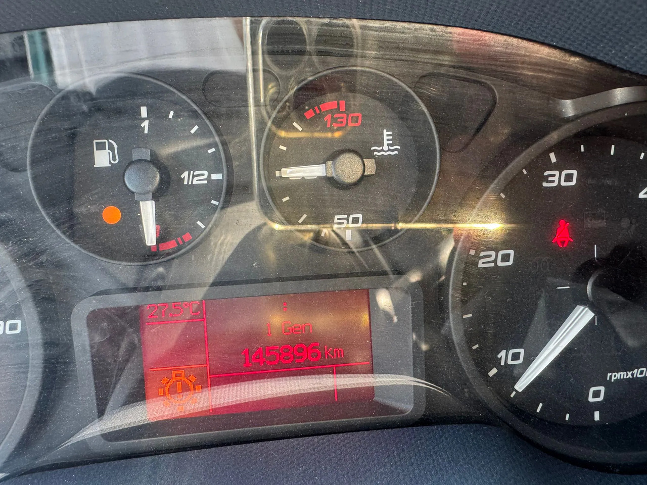 IVECO DAILY 35C18 FRIGO FRCX 10/2025 - 冷藏货车:图2 IVECO DAILY 35C18 FRIGO FRCX 10/2025 - 冷藏货车:图2