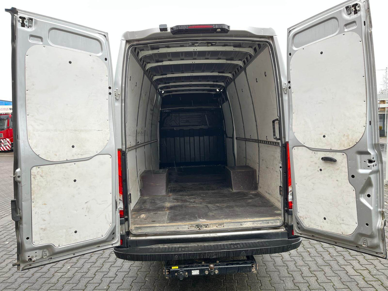 IVECO DAILY 35C18P FURGONE STANDARD - 无侧窗厢式货车:图2 IVECO DAILY 35C18P FURGONE STANDARD - 无侧窗厢式货车:图2