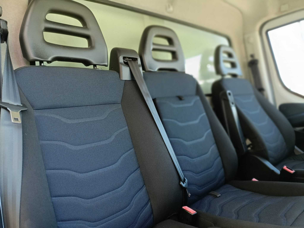 IVECO DAILY 60C18 RIBALTABILE CON GRU - 翻斗车:图5 IVECO DAILY 60C18 RIBALTABILE CON GRU - 翻斗车:图5